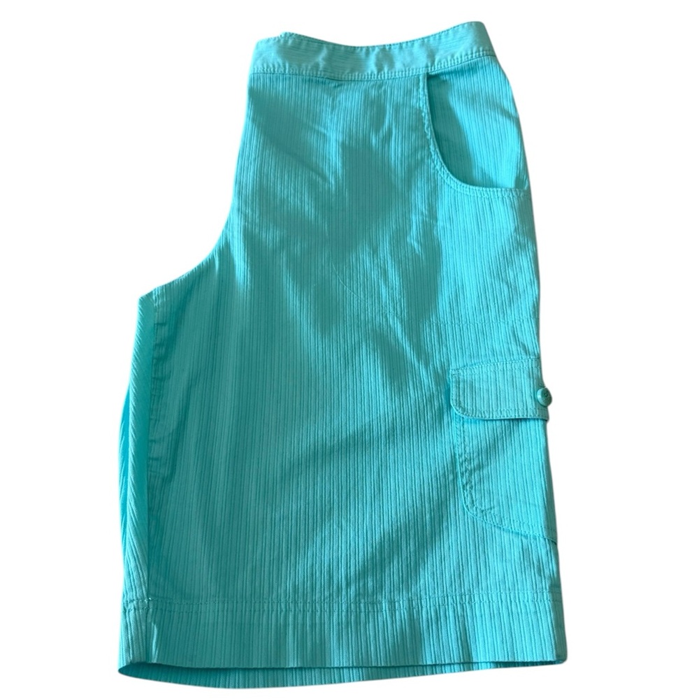 Izod Women’s Aqua Blue Cargo Shorts with Flat Front Design Size 12.